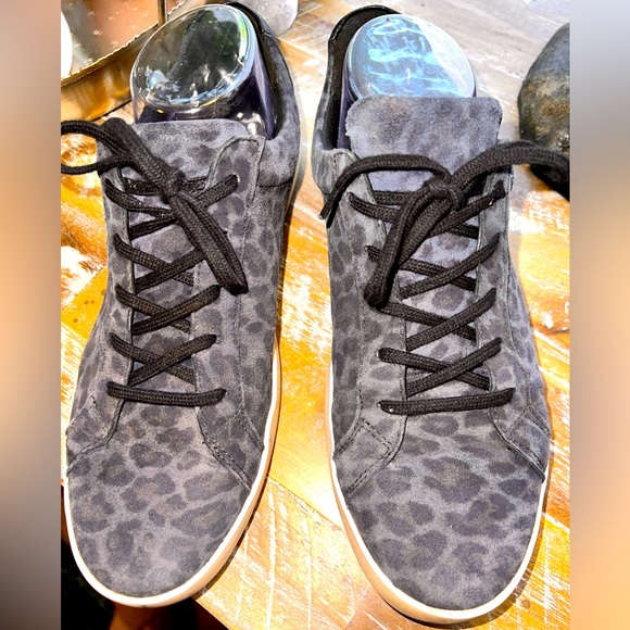 CLOUD Footwear size 40 leather gray cheetah print sneakers good used condition - Picture 8 of 16